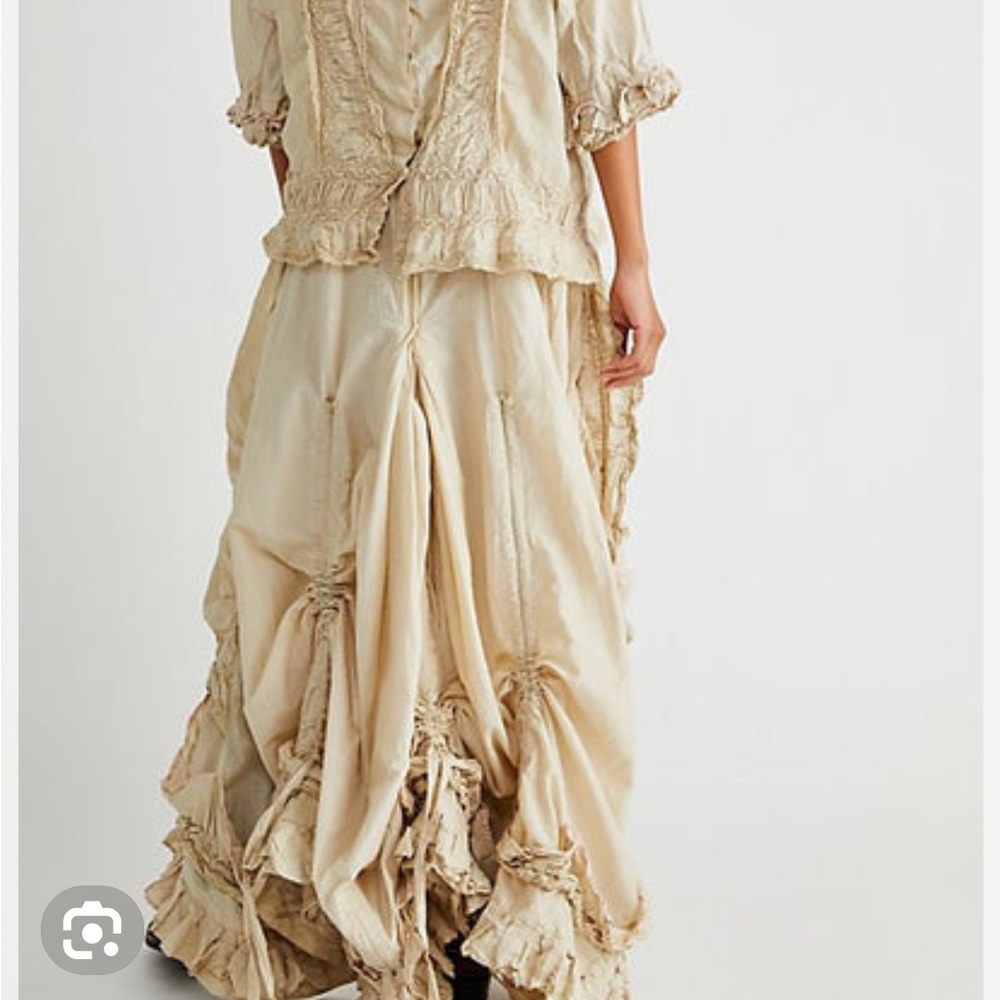Elegant Cream Ruffled Dress - Picture 3 of 9